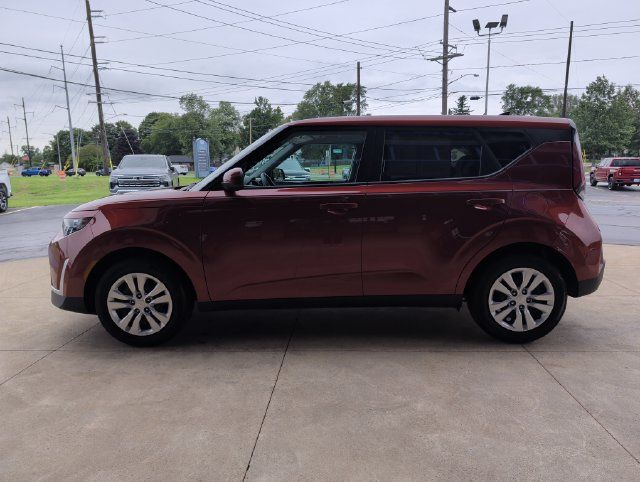 Used 2025 Kia Soul LX FWD image 4