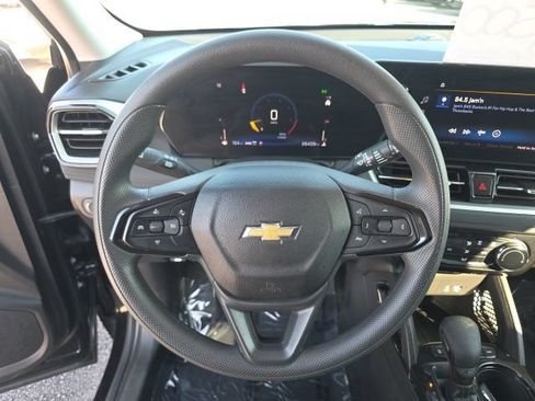 Used 2025 Chevrolet TrailBlazer LT AWD/4WD image 19