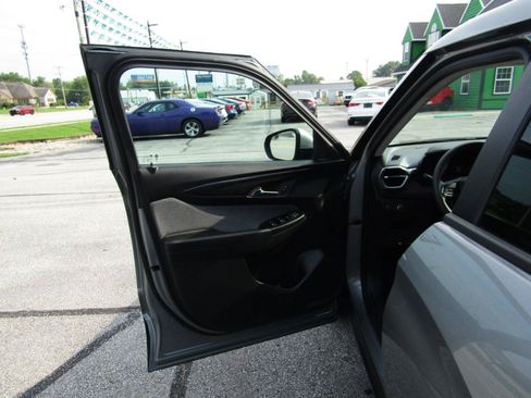 Used 2025 Chevrolet TrailBlazer LT FWD image 10