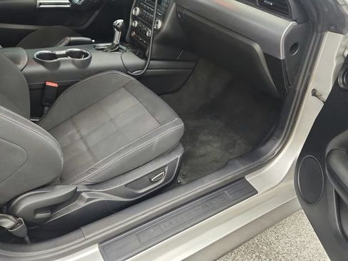 Used 2018 Ford Mustang GT RWD image 22