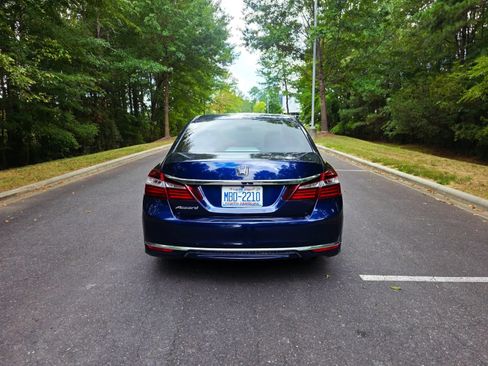 Used 2017 Honda Accord LX image 6