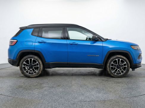 Used 2025 Jeep Compass Trailhawk image 11