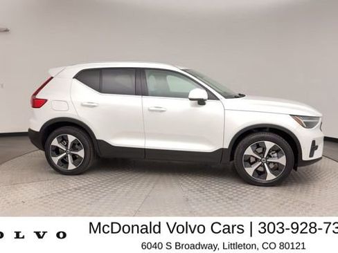 Certified 2025 Volvo XC40 B5 Plus AWD/4WD image 9
