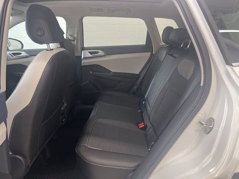 New 2026 Volkswagen Taos SE image 28