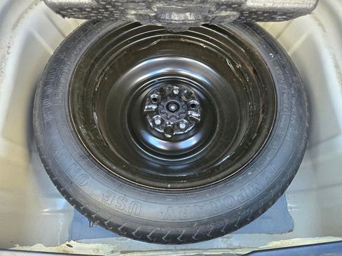 Used 2017 Toyota Camry SE image 19