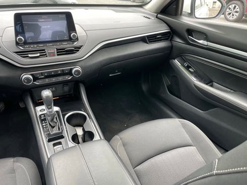 Certified 2021 Nissan Altima 2.5 SV w/ SV Premium Package AWD/4WD image 16