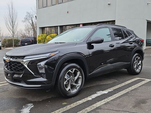 Used 2026 Chevrolet Trax LT w/ Driver Confidence Package image 3