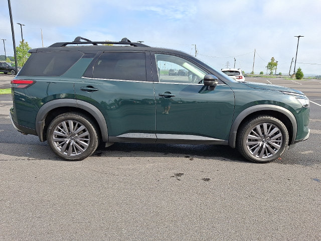 Used 2023 Nissan Pathfinder SL w/ SL Premium Package AWD/4WD image 8