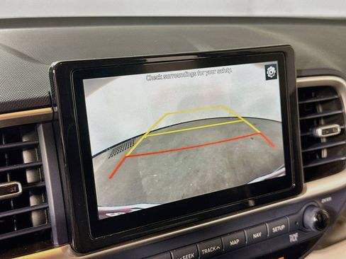 Used 2021 Hyundai Venue FWD image 9