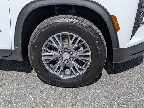 Used 2024 Chevrolet Traverse LS FWD image 10