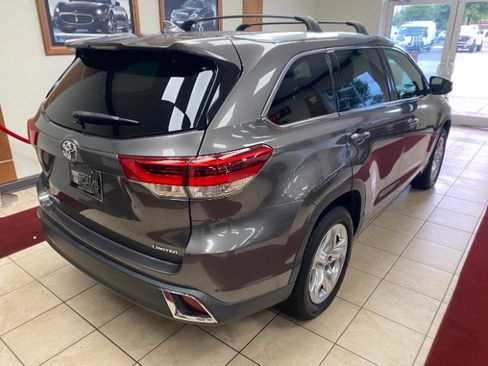 Used 2019 Toyota Highlander Limited FWD image 6