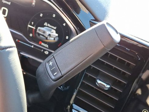 New 2024 GMC Sierra 1500 Elevation image 7