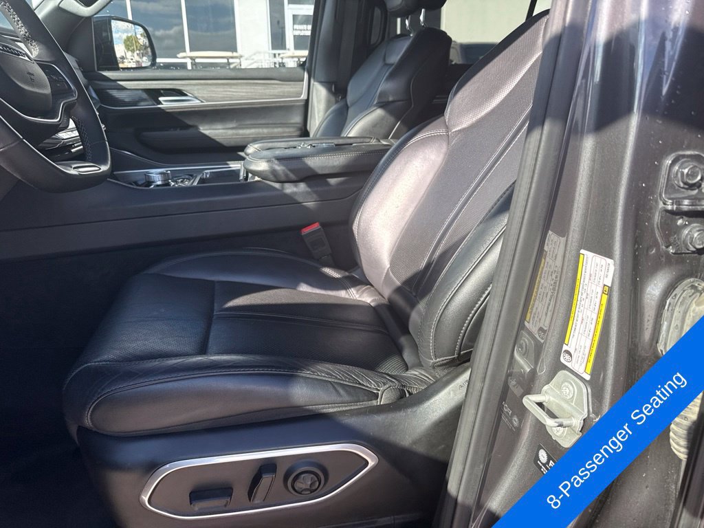 Used 2024 Jeep Wagoneer L Series II w/ Flexible Seating Group AWD/4WD image 8