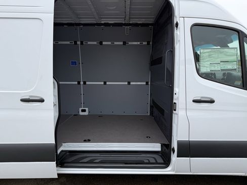 New 2026 Mercedes-Benz Sprinter 2500 image 19