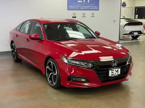 Used 2018 Honda Accord Sport image 2