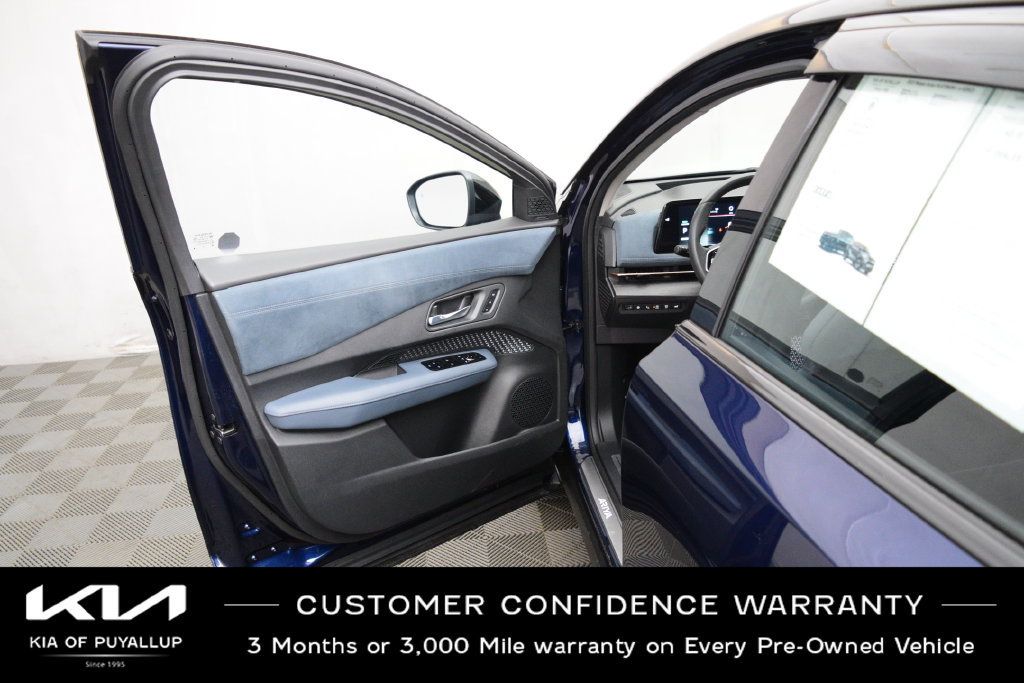 Used 2023 Nissan Ariya AWD/4WD image 9