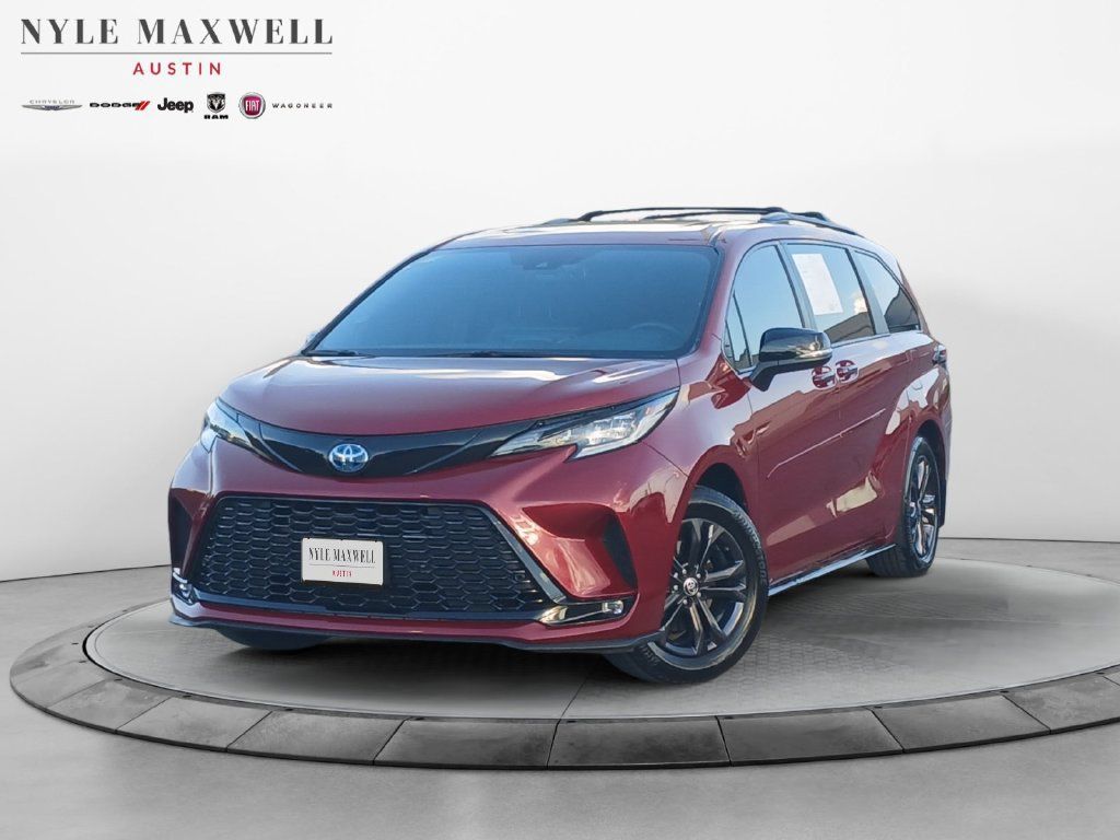 Used 2025 Toyota Sienna XSE w/ XSE Premium Package AWD/4WD image 1