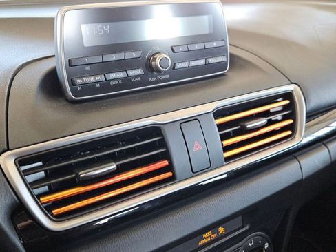 Used 2015 MAZDA MAZDA3 i SV image 8