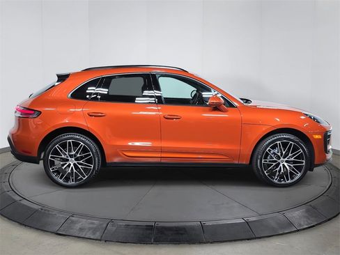 Certified 2025 Porsche Macan image 8