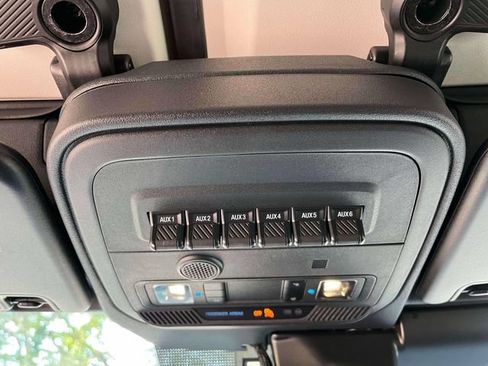 Used 2025 Ford Bronco Raptor AWD/4WD image 39