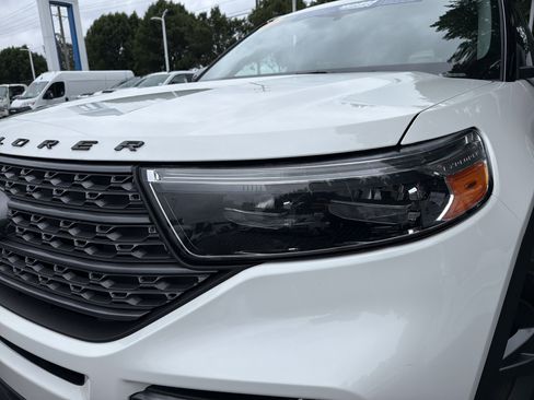 Used 2023 Ford Explorer XLT w/ Equipment Group 202A AWD/4WD image 6