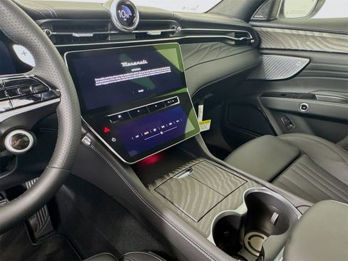 New 2025 Maserati Grecale GT image 14