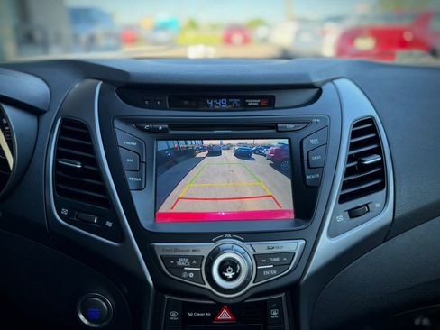 Used 2016 Hyundai Elantra Limited w/ Option Group 04 FWD image 14