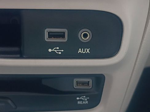 Used 2017 Chrysler Pacifica Limited image 6