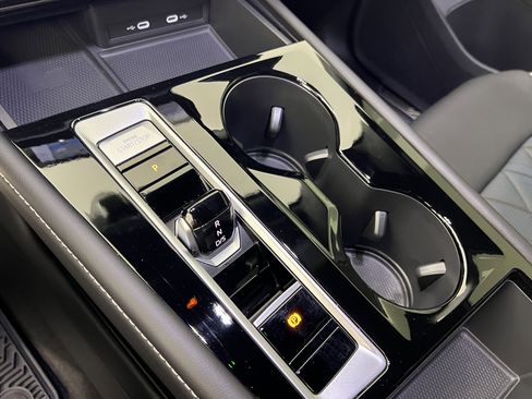 Used 2024 Volkswagen Atlas Cross Sport SEL Premium R-Line image 33