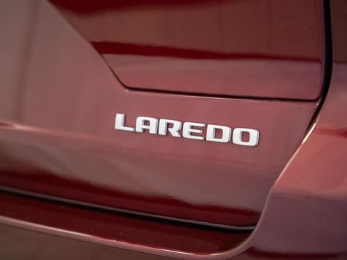 Certified 2024 Jeep Grand Cherokee Laredo w/ Luxury Tech Group I AWD/4WD image 8