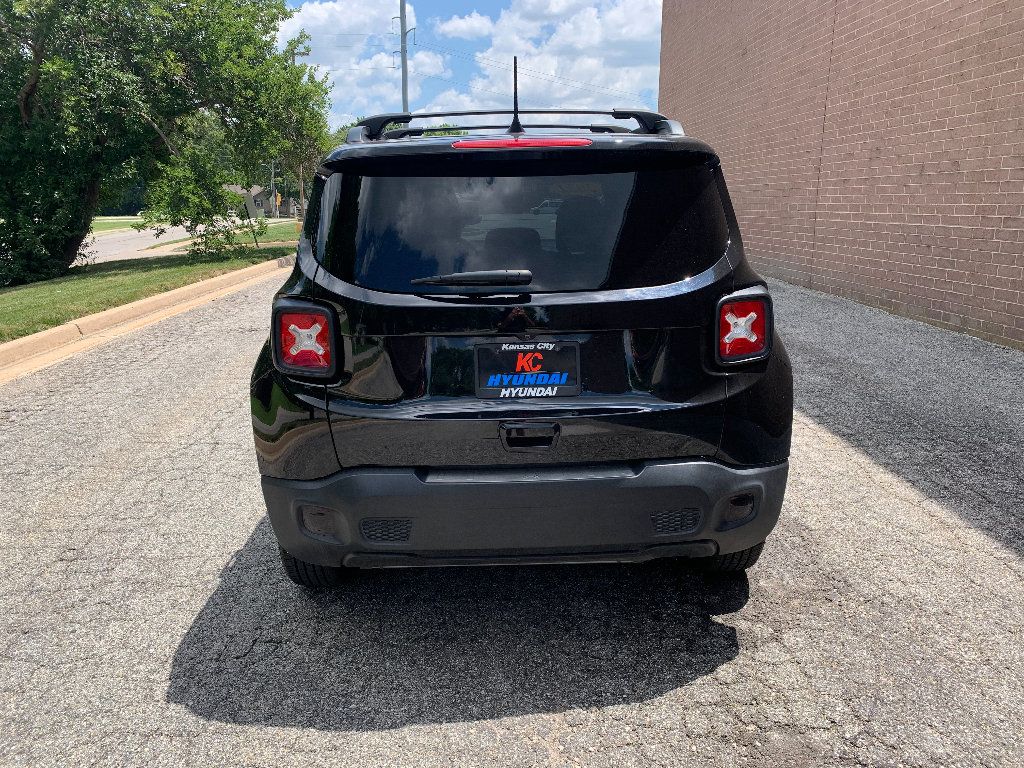 Used 2021 Jeep Renegade Latitude AWD/4WD image 4