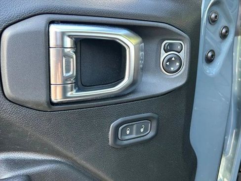 Certified 2025 Jeep Gladiator Sport AWD/4WD image 29