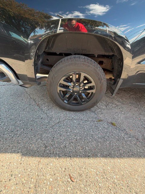 Used 2021 Chevrolet Silverado 1500 LT AWD/4WD image 15