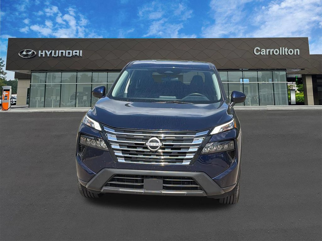 Used 2025 Nissan Rogue SV FWD image 2