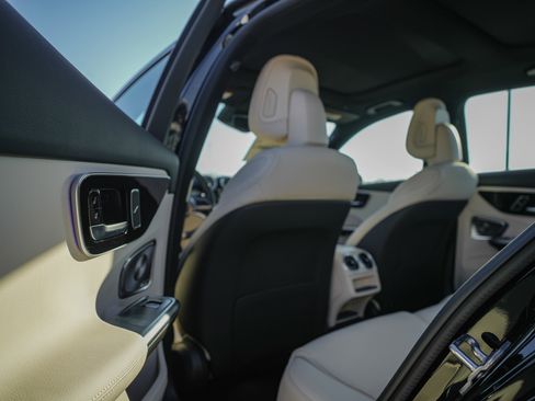 New 2026 Mercedes-Benz C 300 4MATIC Sedan image 29