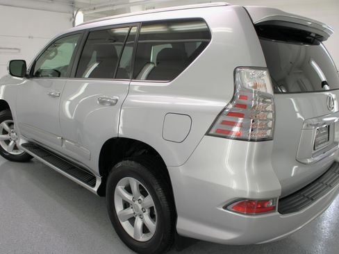 Used 2017 Lexus GX 460 Premium 4D SUV 4WD image 15