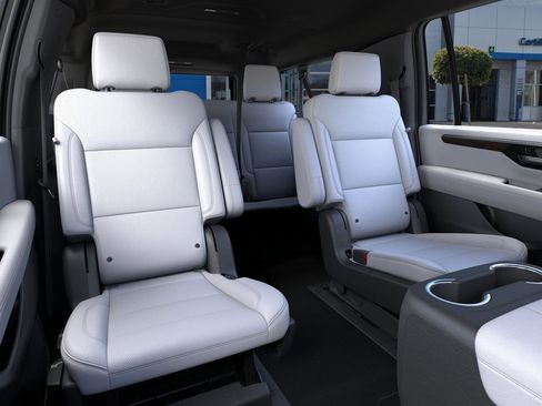 New 2025 Chevrolet Suburban Premier image 18
