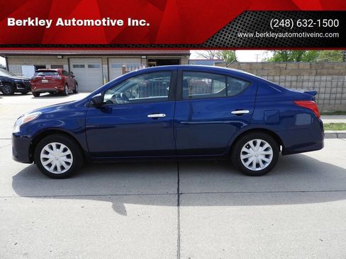 Used 2019 Nissan Versa SV FWD image 1