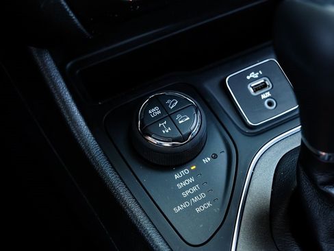 Used 2022 Jeep Cherokee Trailhawk w/ Premium Leather Package image 34