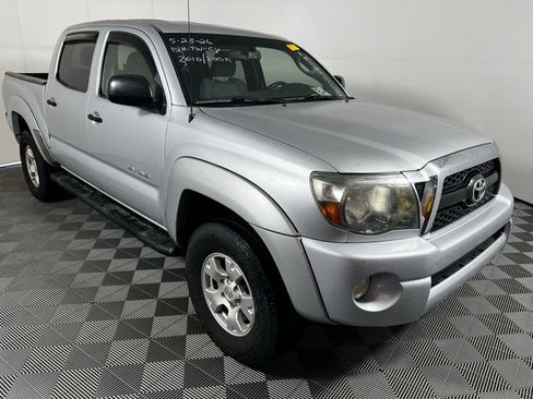 Used 2010 Toyota Tacoma PreRunner RWD image 3