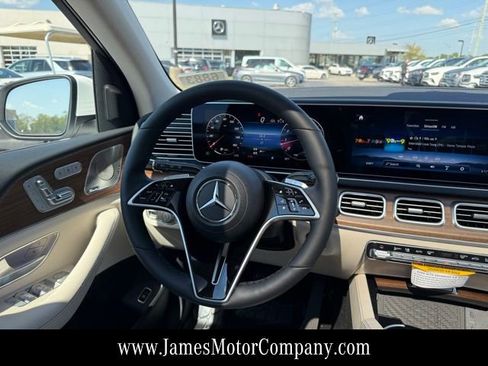 Used 2026 Mercedes-Benz GLS 450 4MATIC image 17