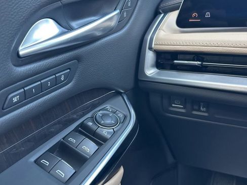 Used 2025 Cadillac XT4 Premium Luxury FWD image 21