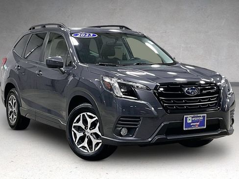 Used 2023 Subaru Forester Premium AWD/4WD image 3