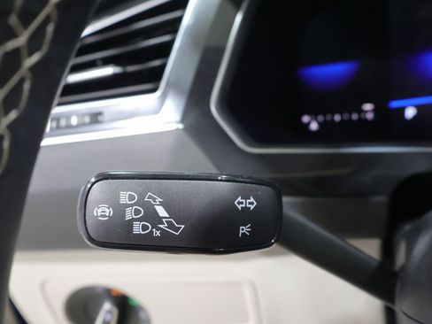 Used 2022 Volkswagen Tiguan SE w/ Panoramic Sunroof Package AWD/4WD image 34