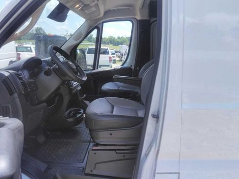 Used 2025 RAM ProMaster 2500 w/ Convenience Group FWD image 4