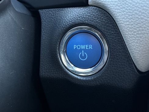 Used 2021 Toyota RAV4 XLE Premium image 22