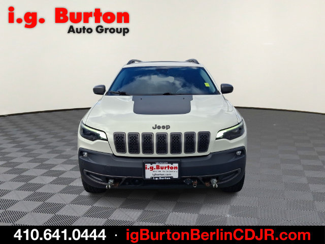 Used 2019 Jeep Cherokee Trailhawk AWD/4WD image 2