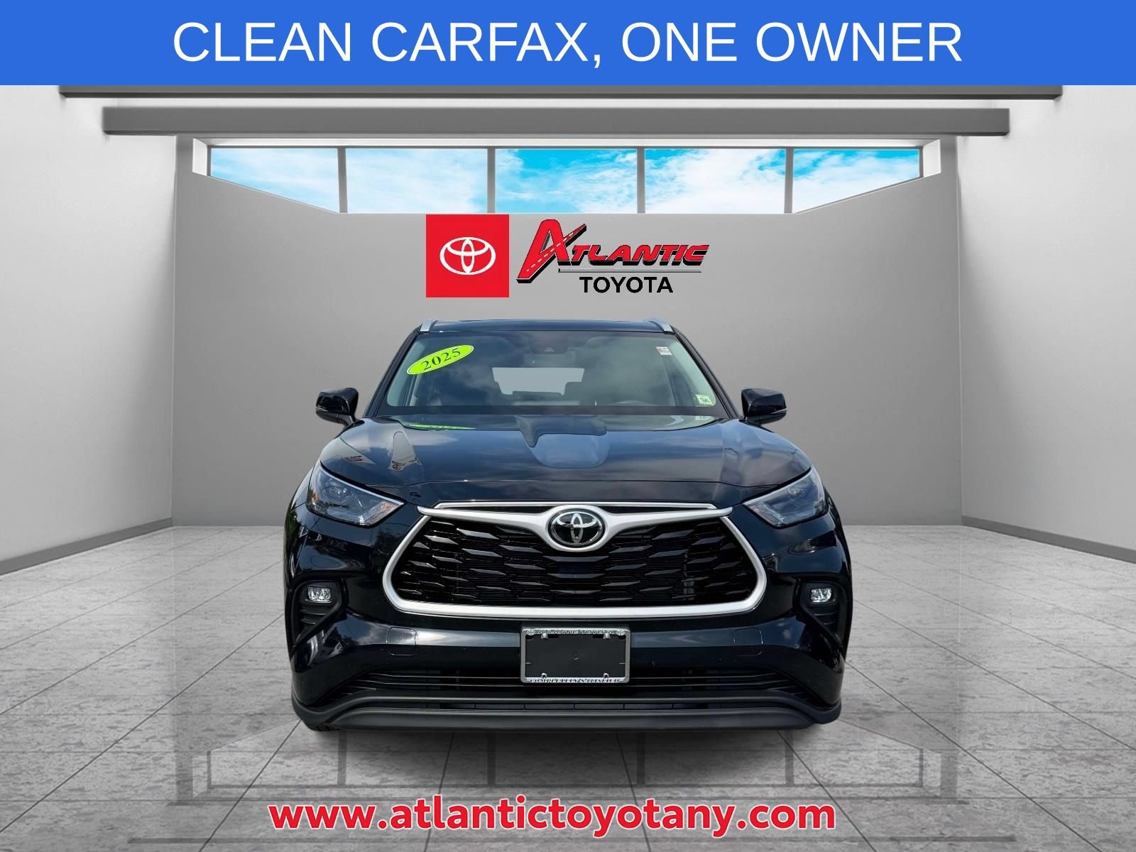 Used 2025 Toyota Highlander XLE FWD image 2