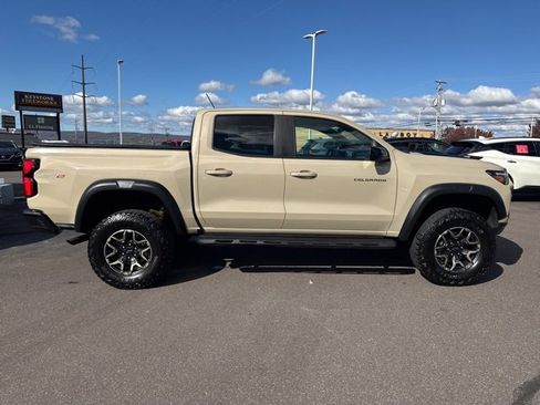 Used 2023 Chevrolet Colorado ZR2 w/ ZR2 Convenience Package III image 4