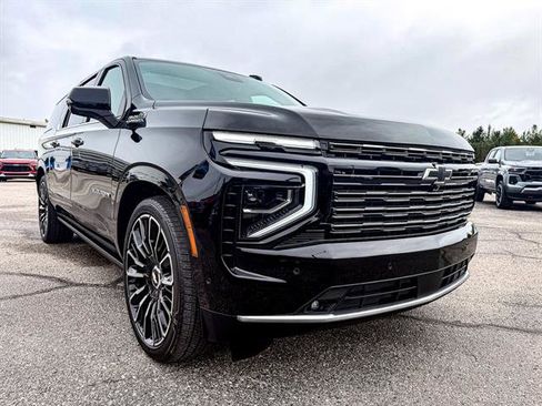 Used 2025 Chevrolet Suburban High Country image 7